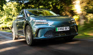 Genesis GV60 Pure - front tracking